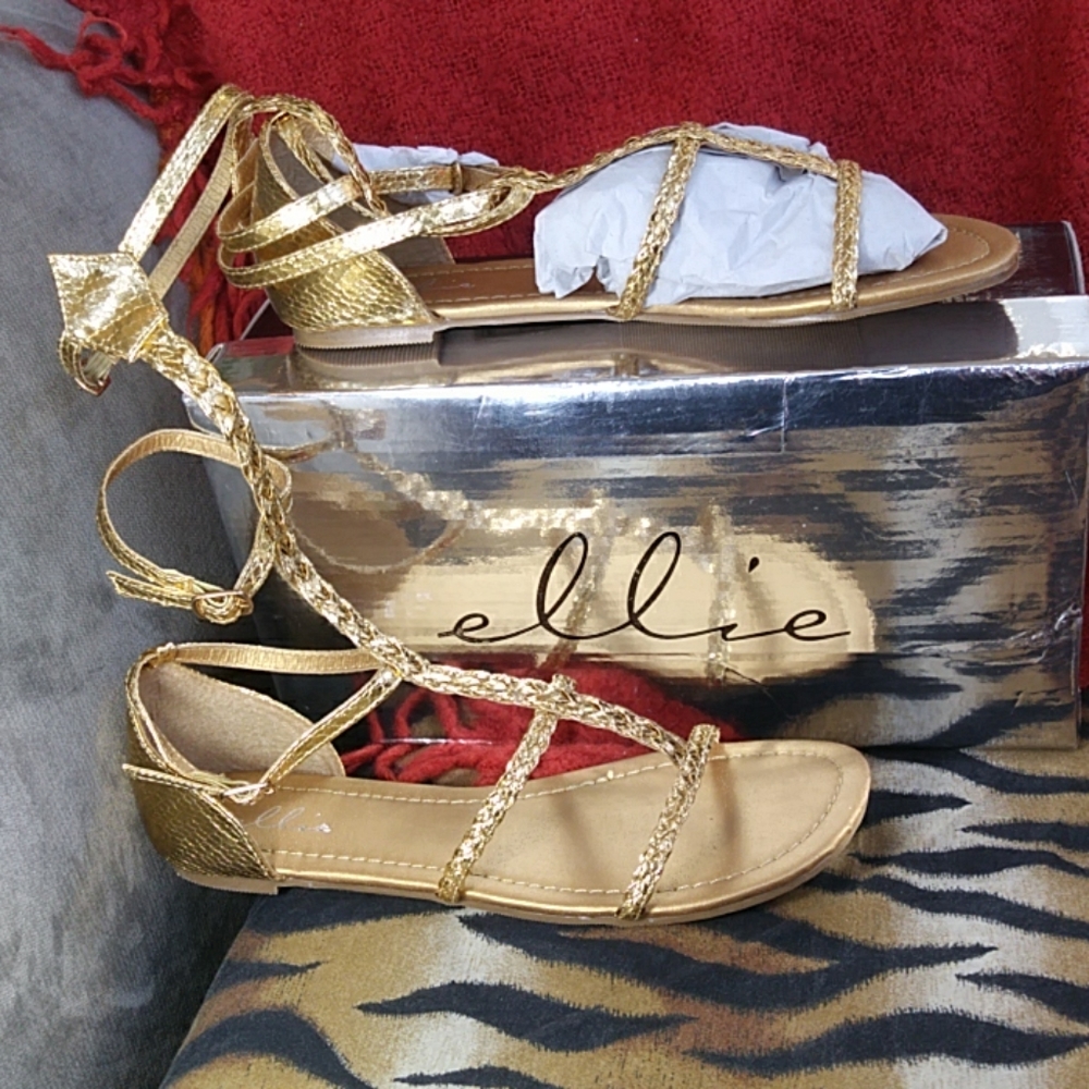 NWT Ellie strappy gold gladiator sandals w/box